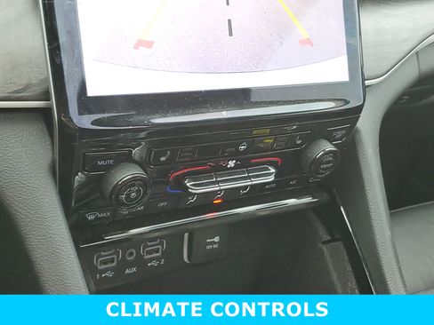 Used 2022 Jeep Grand Cherokee L Limited image 19