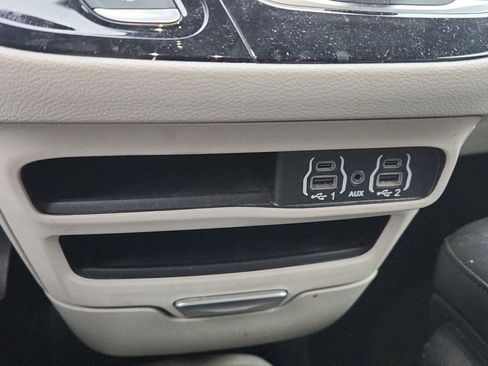 Used 2023 Chrysler Pacifica Touring-L image 20