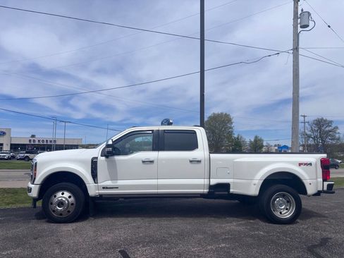 Used 2023 Ford F450 Platinum w/ FX4 Off-Road Package AWD/4WD image 1