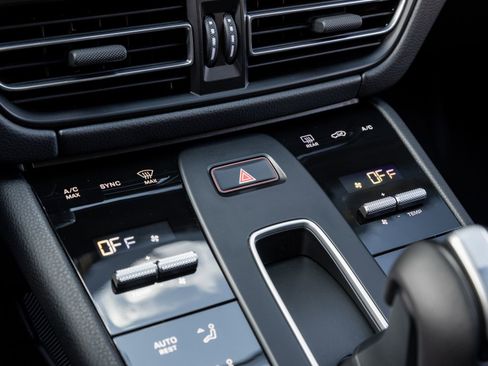 Certified 2026 Porsche Macan image 25