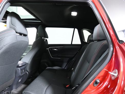 Used 2025 Toyota RAV4 SE image 7