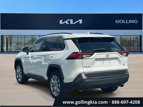 Used 2022 Toyota RAV4 XLE Premium AWD/4WD image 4