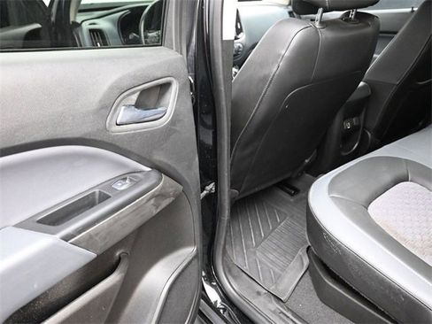 Used 2022 Chevrolet Colorado Z71 w/ Z71 Midnight Edition image 14