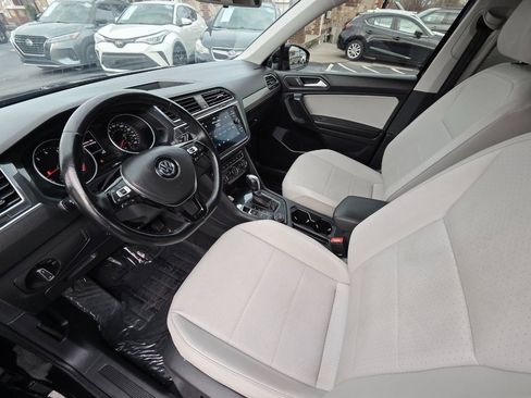 Used 2019 Volkswagen Tiguan SE w/ Panoramic Sunroof Package image 12