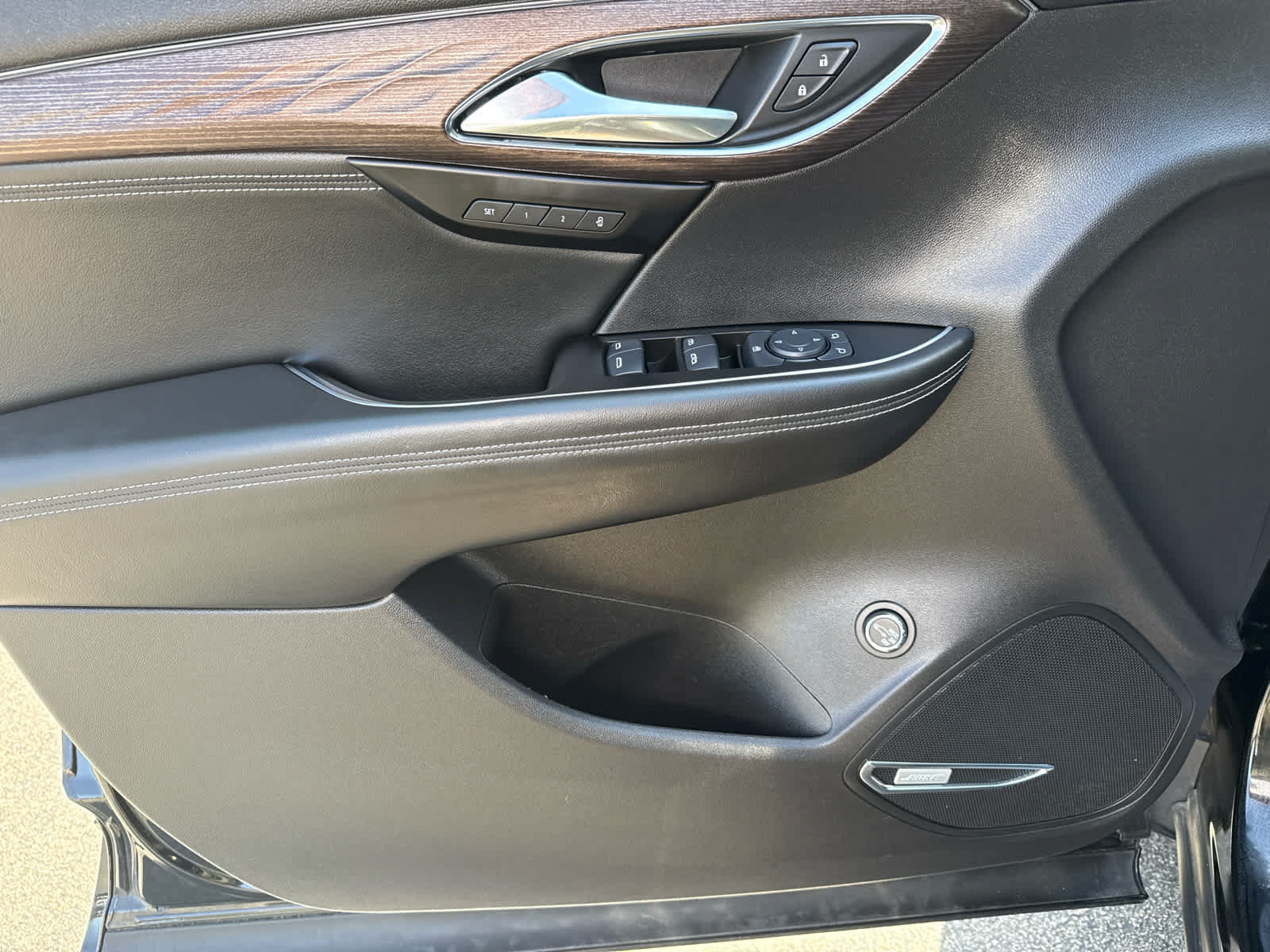 Used 2023 Buick Envision Avenir AWD/4WD image 10