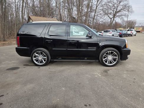 Used 2013 Cadillac Escalade Premium AWD/4WD image 7