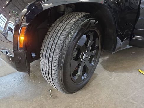 Used 2025 Land Rover Defender 110 X-Dynamic SE image 31