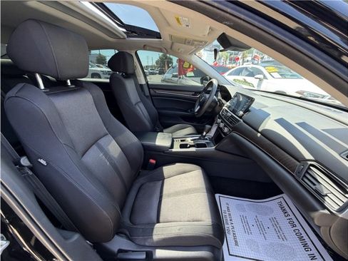 Used 2018 Honda Accord EX image 31