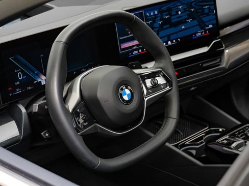 Used 2025 BMW 530i RWD image 20