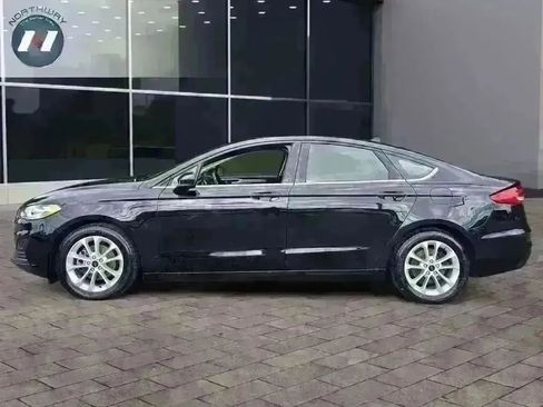 Used 2019 Ford Fusion SE image 2