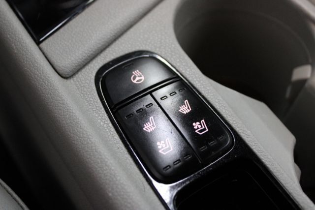 Used 2018 Kia Niro EX Premium FWD image 16