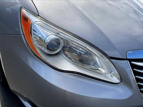 Used 2013 Chrysler 200 Touring image 29