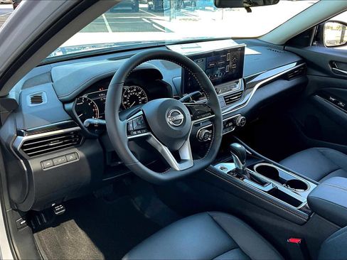 New 2025 Nissan Altima 2.5 SR image 8