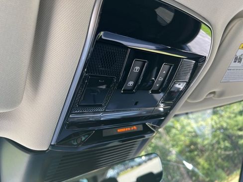 New 2025 Land Rover Range Rover SE image 23
