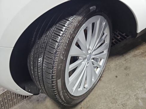 Used 2025 Land Rover Range Rover SE image 35