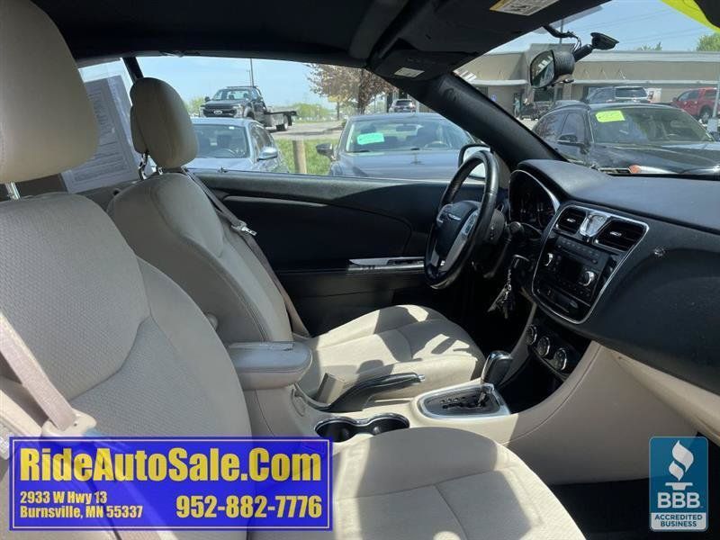 Used 2013 Chrysler 200 Touring FWD image 13