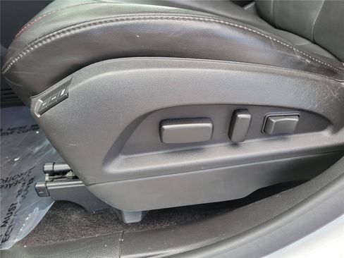Used 2016 Chevrolet Equinox LTZ w/ Enhanced Convenience Package FWD image 17