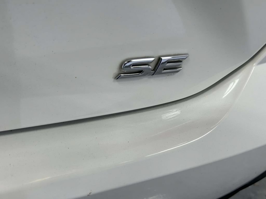 Used 2025 Toyota Camry SE w/ Convenience Package FWD image 10