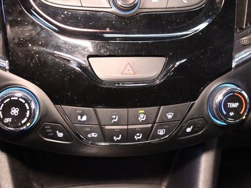 Used 2018 Chevrolet Cruze Premier image 25