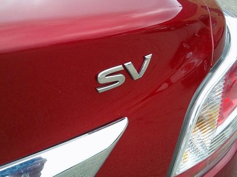 Used 2015 Nissan Altima 2.5 SV w/ Convenience Package FWD image 9
