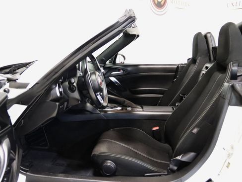 Used 2017 FIAT 124 Spider Classica image 33