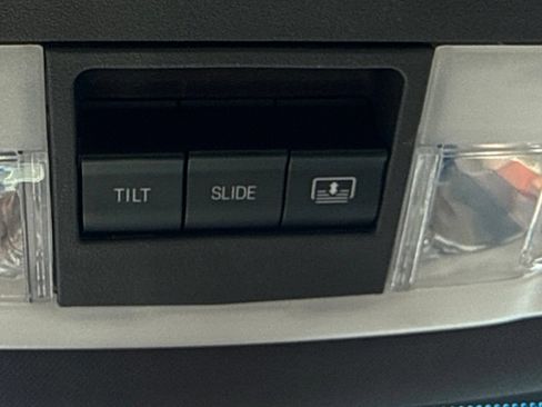 Used 2015 Lincoln MKS AWD w/ Equipment Group 201A image 23