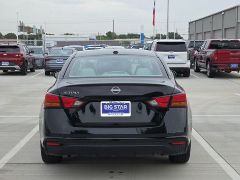 Used 2025 Nissan Altima 2.5 SV FWD image 5