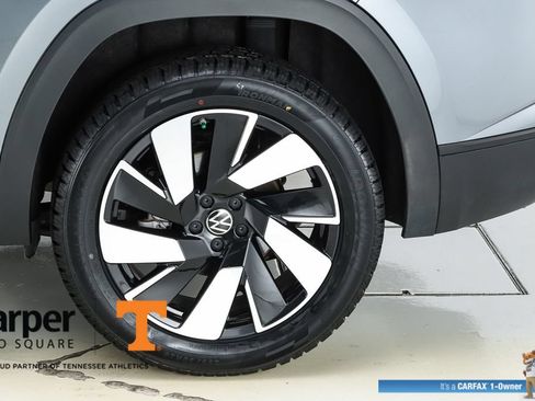 Used 2024 Volkswagen Atlas Cross Sport SE w/ Panoramic Sunroof Package FWD image 45