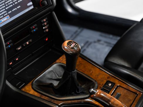 Used 2003 BMW M5 image 18