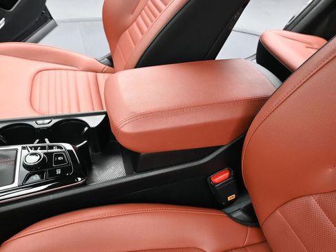 Used 2024 Kia Sportage SX image 12