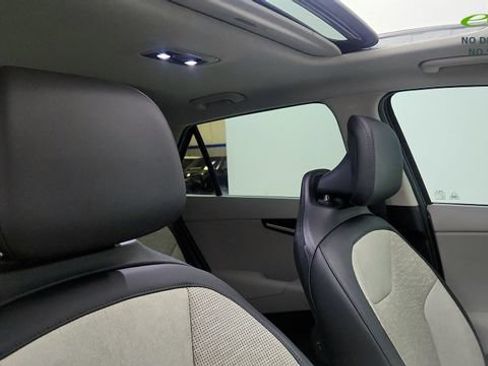 Used 2024 Kia Niro Wave w/ Wave Preserve Package FWD image 34