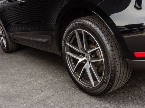 Certified 2026 Porsche Macan AWD/4WD image 29