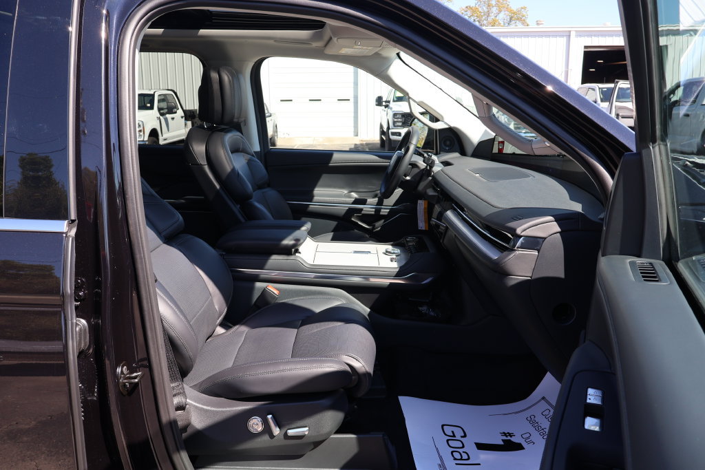 New 2027 Lincoln Navigator Reserve AWD/4WD image 24