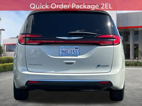 Used 2021 Chrysler Pacifica Touring-L FWD image 6