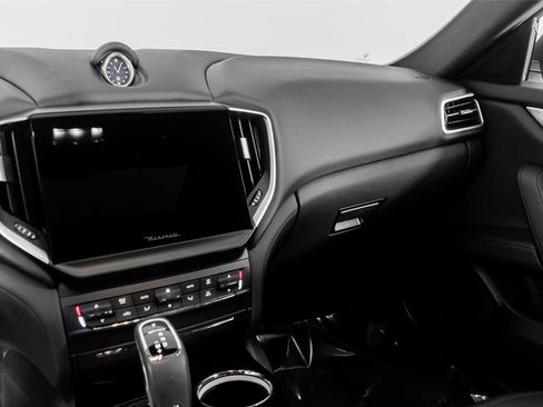 Used 2023 Maserati Ghibli Modena RWD image 39