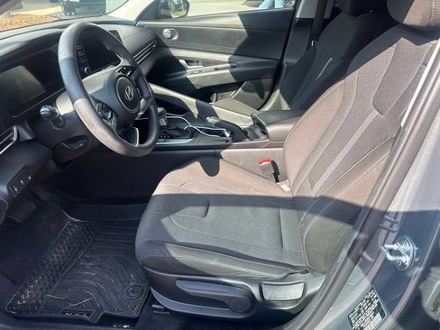 Used 2024 Hyundai Elantra SE FWD image 12