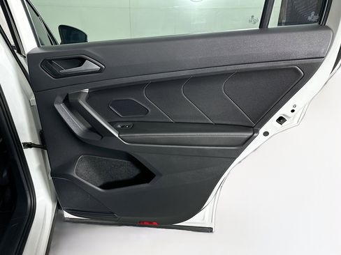 Used 2022 Volkswagen Tiguan SEL R-Line image 31