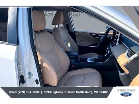 Used 2024 Toyota RAV4 XLE FWD image 7