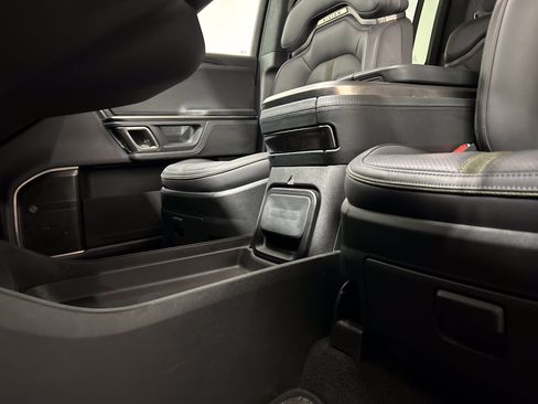 Used 2024 Rivian R1S Adventure AWD/4WD image 33