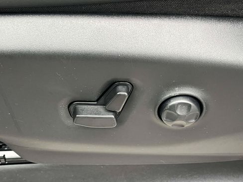 Used 2023 Chrysler Pacifica Touring-L FWD image 19