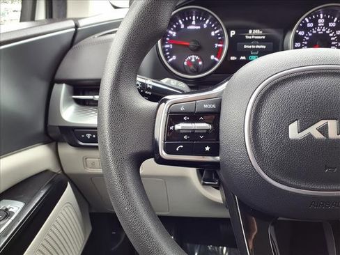 Certified 2024 Kia Carnival LX image 27