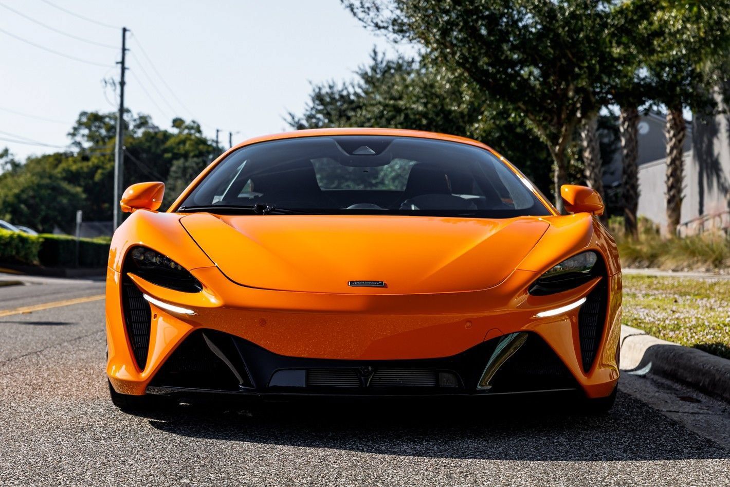 Used 2025 McLaren Artura RWD image 14