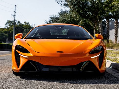 Used 2025 McLaren Artura RWD image 14