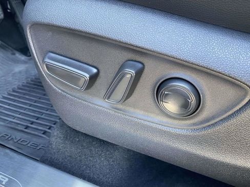 Used 2023 Toyota Highlander Platinum image 19