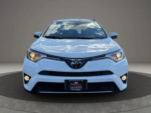 Used 2018 Toyota RAV4 XLE AWD/4WD image 3
