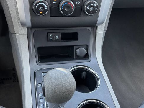 Used 2010 Chevrolet Traverse LS FWD image 29