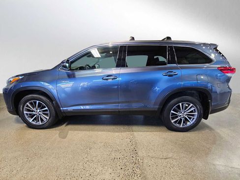 Used 2019 Toyota Highlander XLE image 4