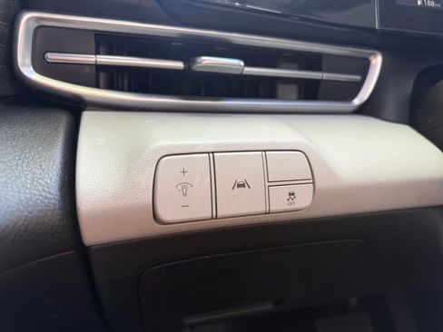 Used 2021 Hyundai Elantra Limited FWD image 22