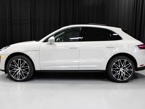 Used 2025 Porsche Macan image 2