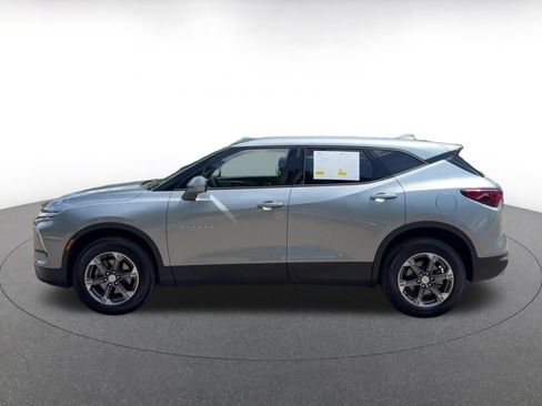 Used 2025 Chevrolet Blazer LT FWD image 9